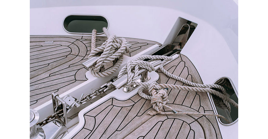 système ancre bateau avec chaine cordage et guindeau